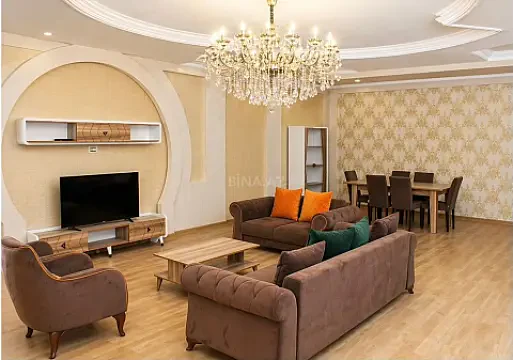 Satılır 4 otaqlı mənzil 220 m²