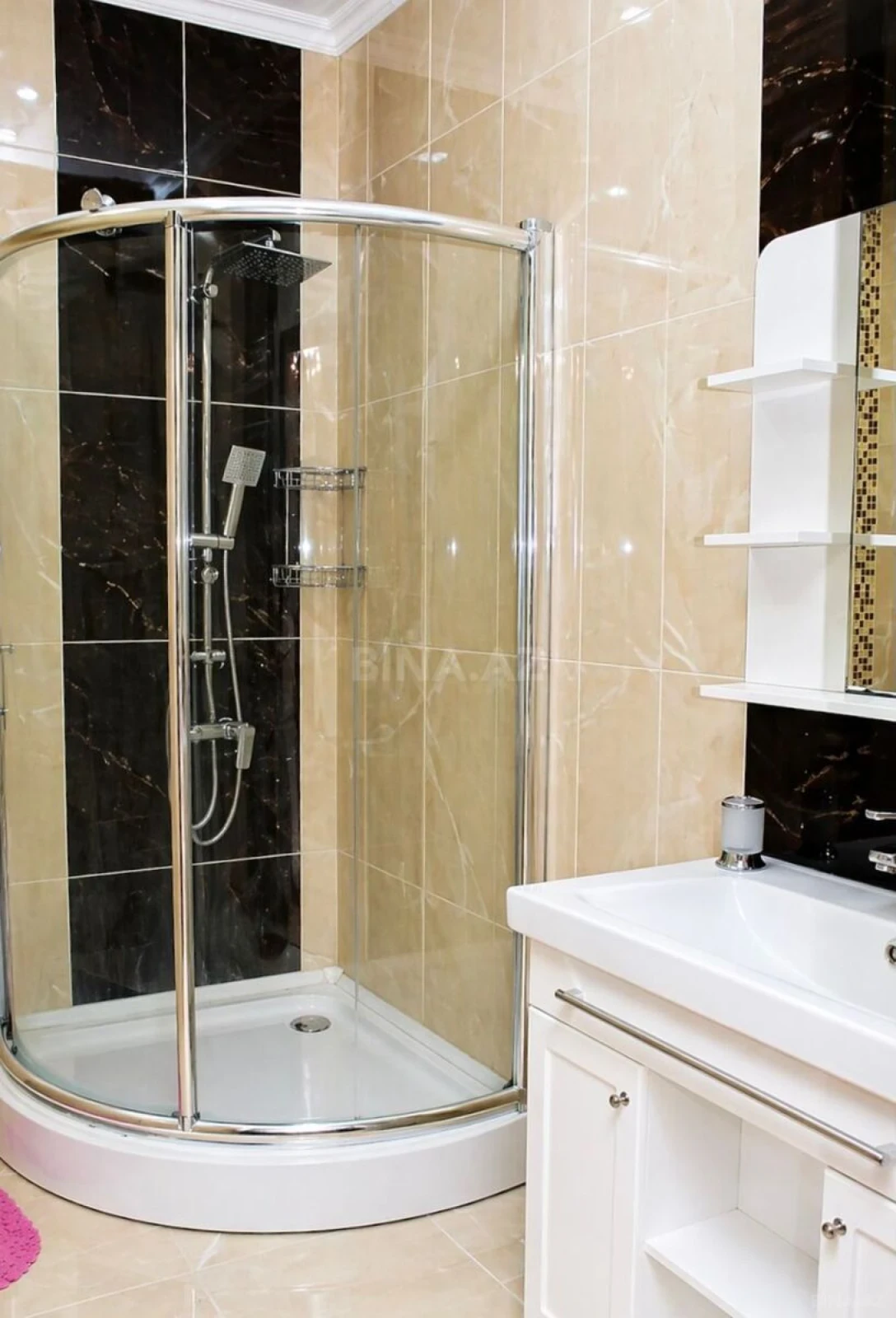 Satılır 4 otaqlı mənzil 220 m²
