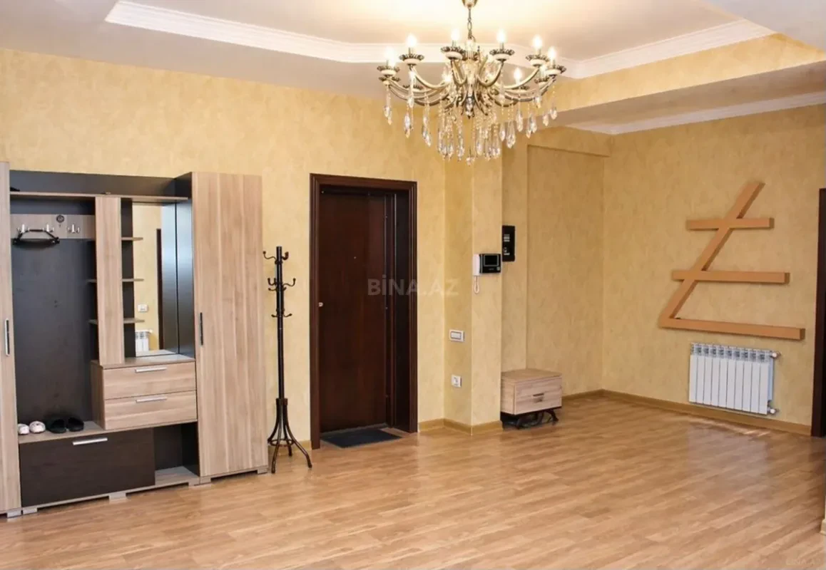 Satılır 4 otaqlı mənzil 220 m²