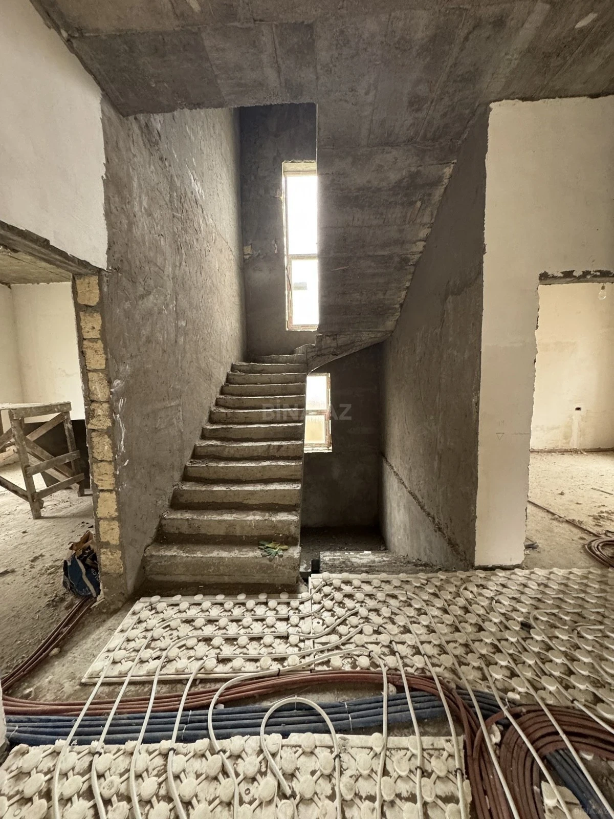 Satılır 8 otaqlı həyət evi 504 m²