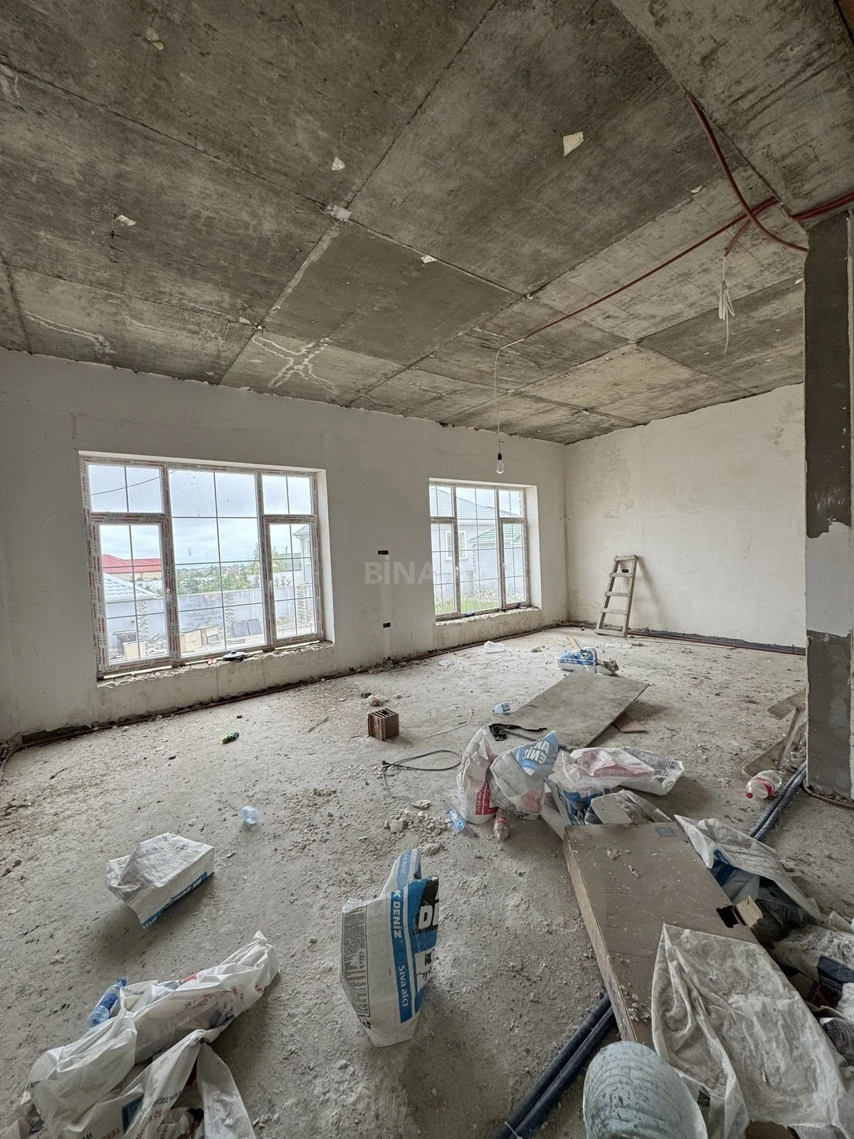 Satılır 8 otaqlı həyət evi 504 m²