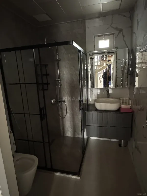 Satılır 8 otaqlı həyət evi 504 m²