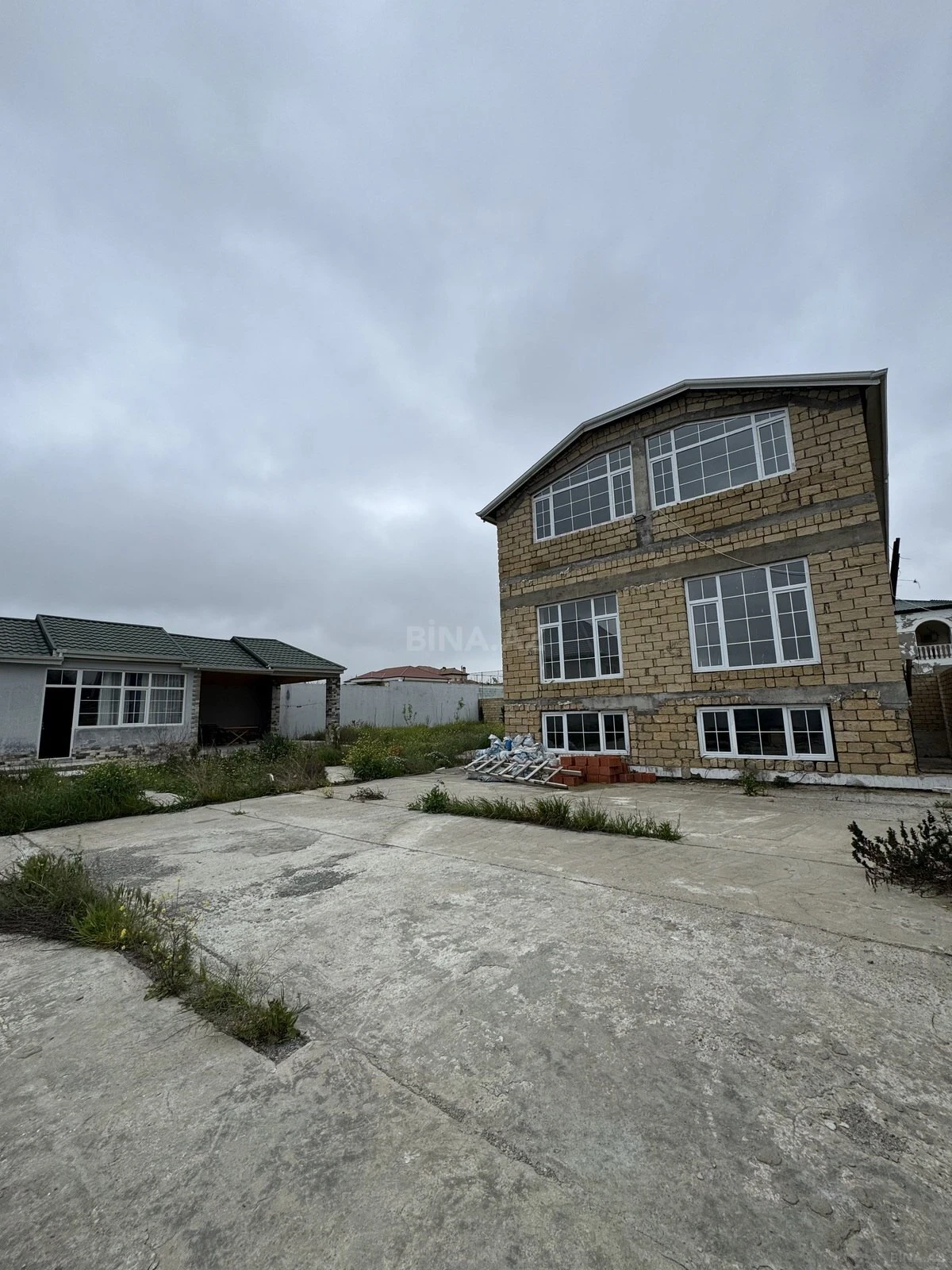 Satılır 8 otaqlı həyət evi 504 m²