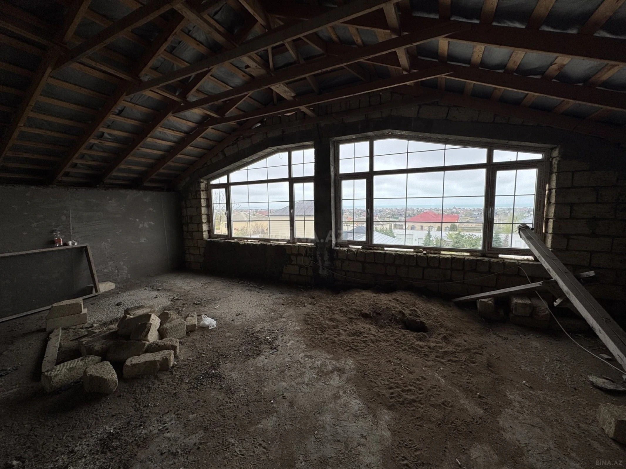 Satılır 8 otaqlı həyət evi 504 m²