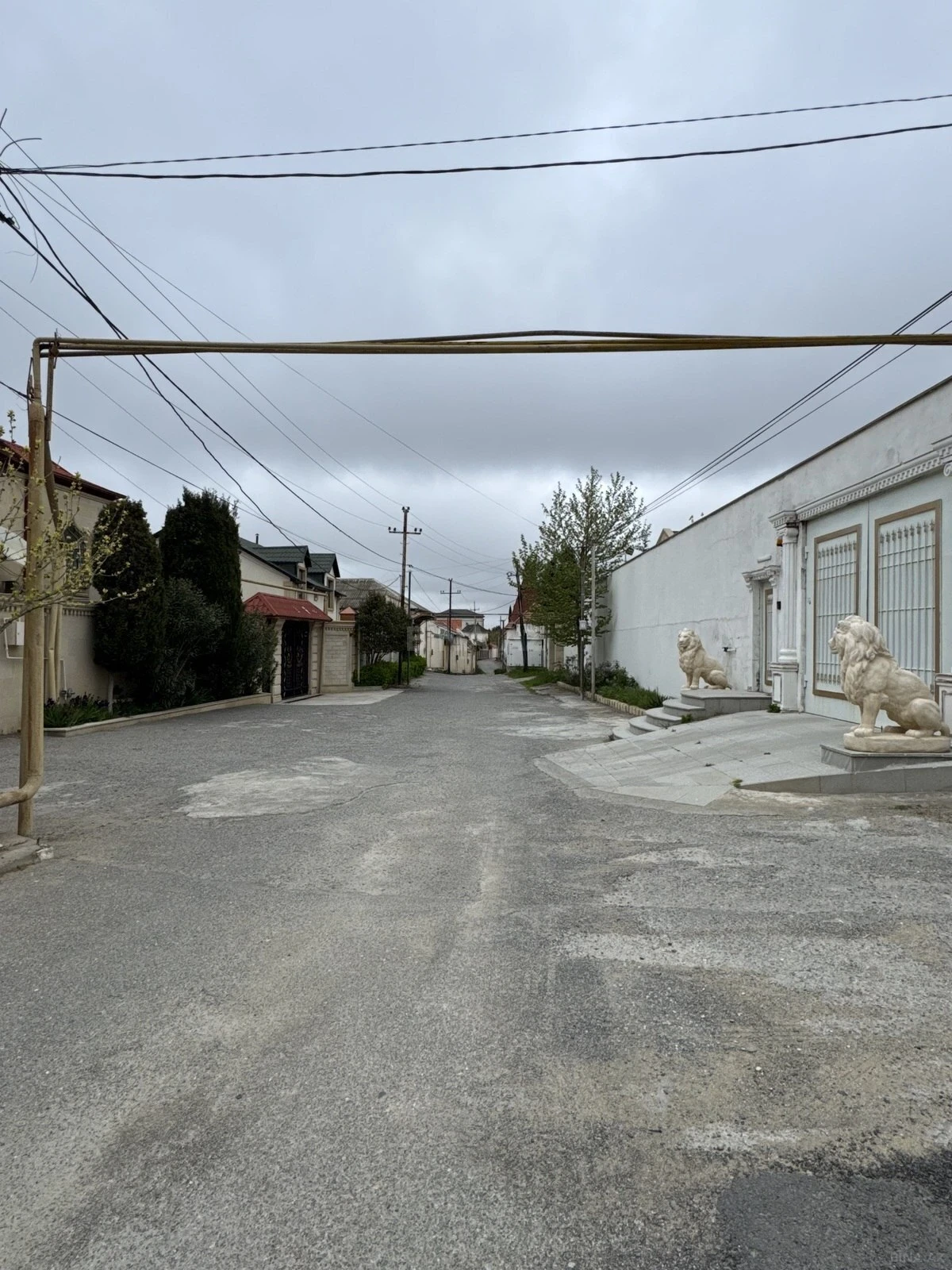 Satılır 8 otaqlı həyət evi 504 m²