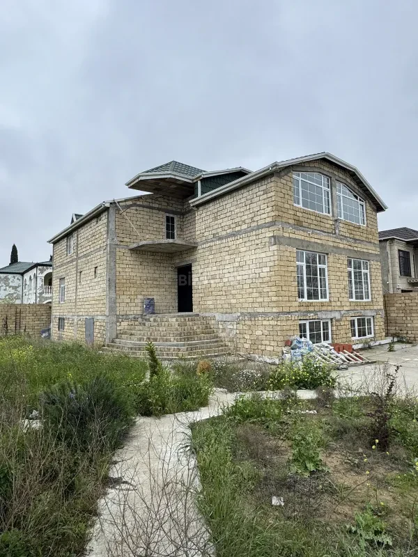 Satılır 8 otaqlı həyət evi 504 m²