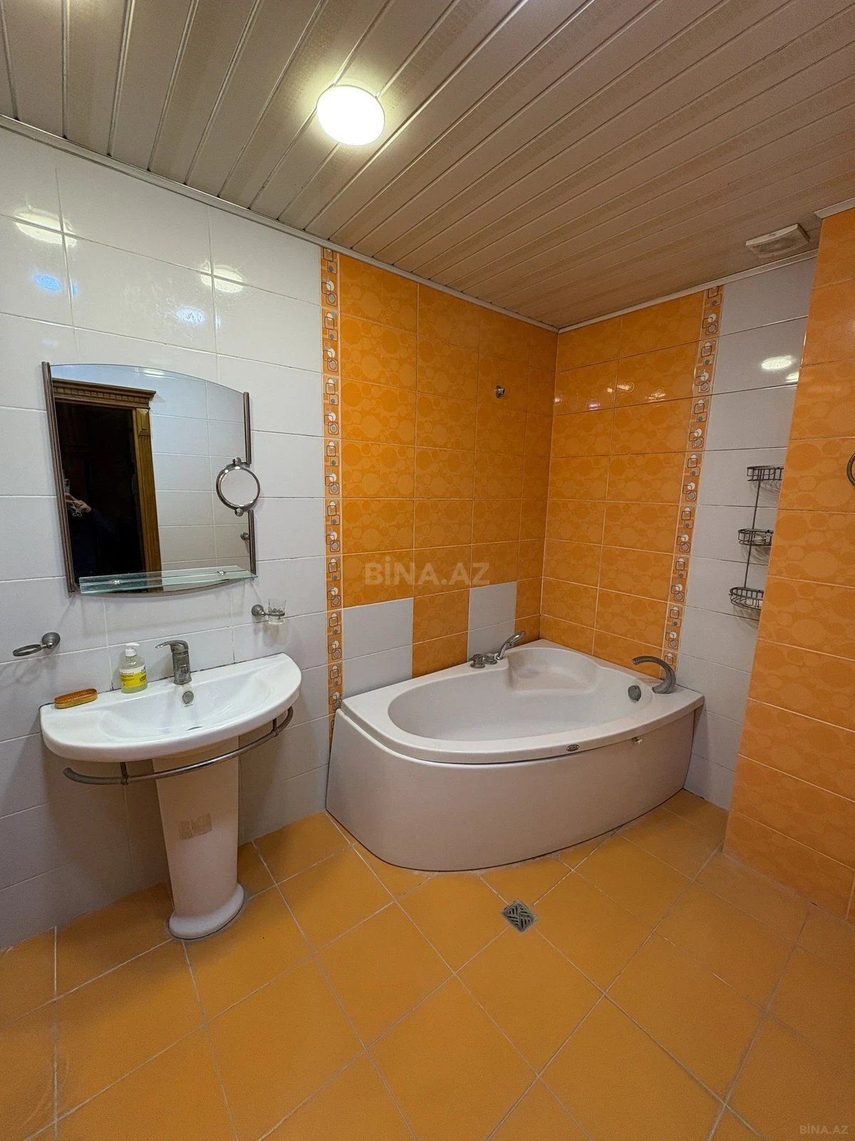 Kirayə verilir 2 otaqlı mənzil 80 m²