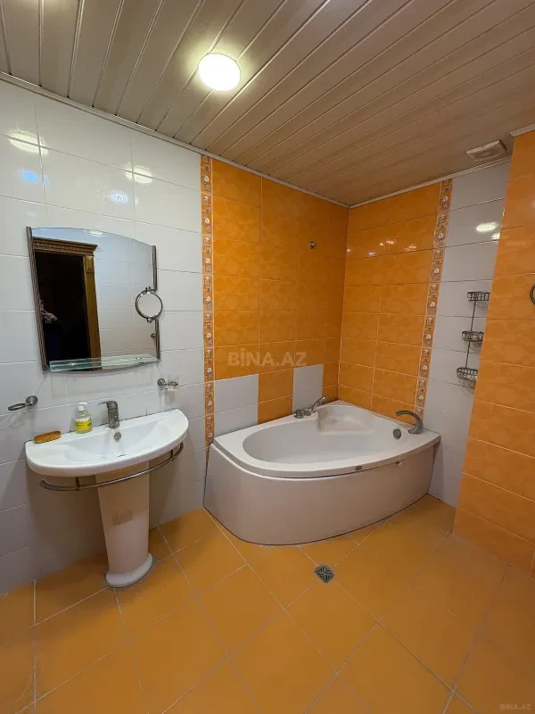 Kirayə verilir 2 otaqlı mənzil 80 m²