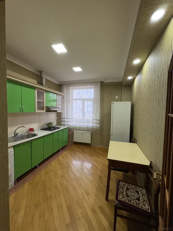 Kirayə verilir 2 otaqlı mənzil 80 m²