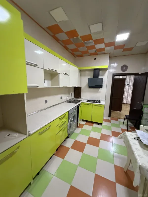 Kirayə verilir 3 otaqlı mənzil 120 m²