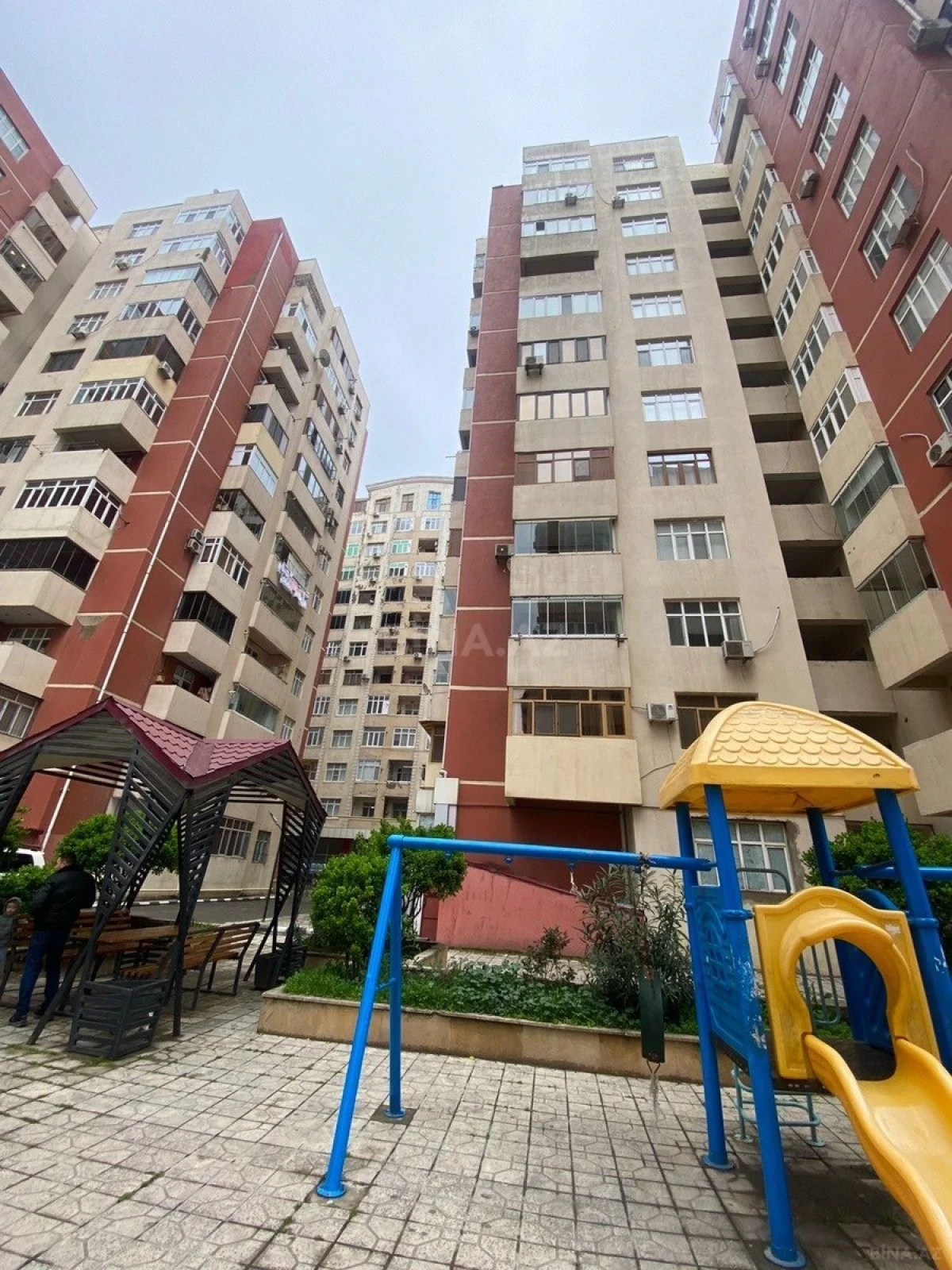 Kirayə verilir 3 otaqlı mənzil 120 m²