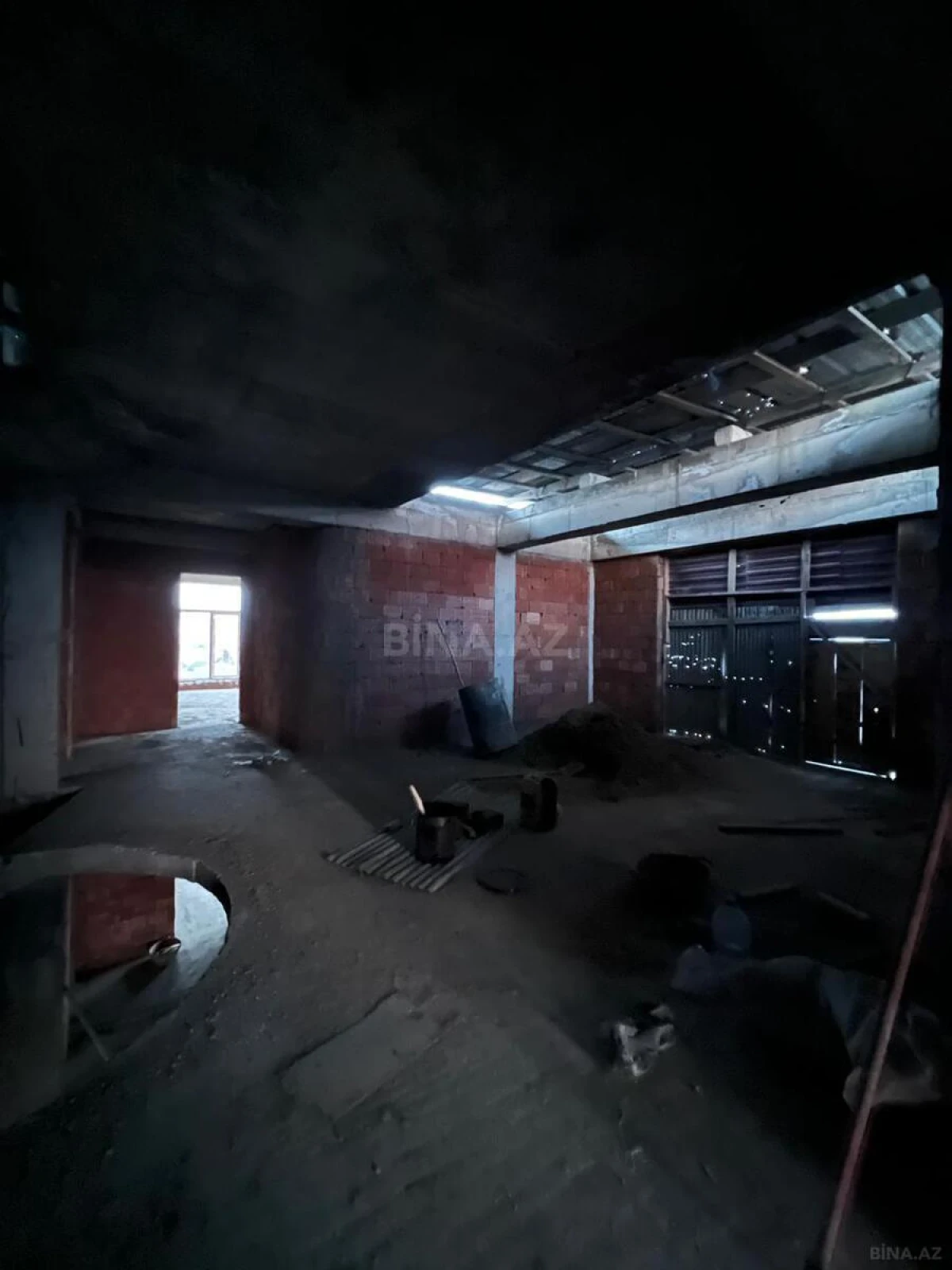 Satılır 12 otaqlı həyət evi 1000 m²