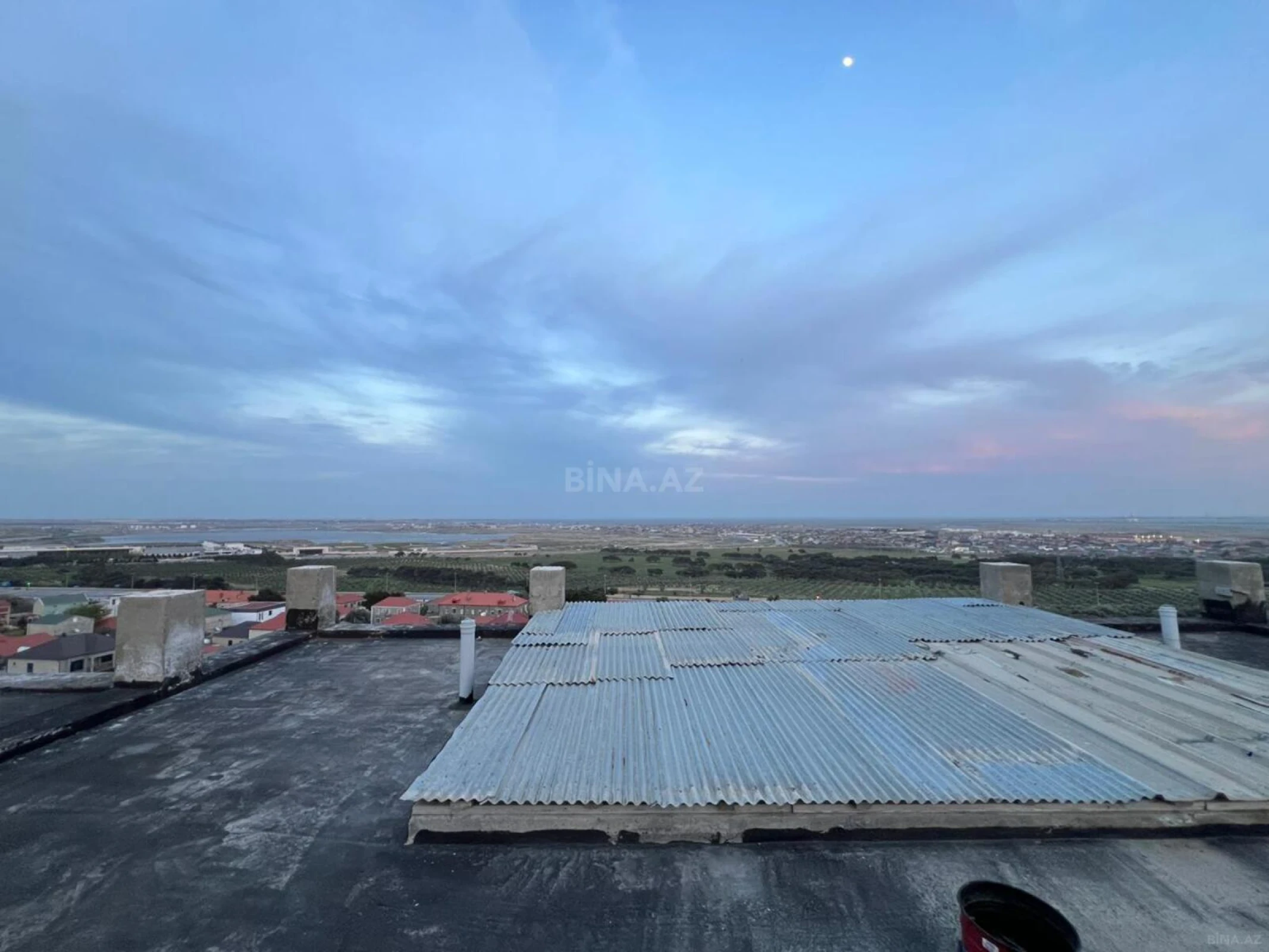 Satılır 12 otaqlı həyət evi 1000 m²