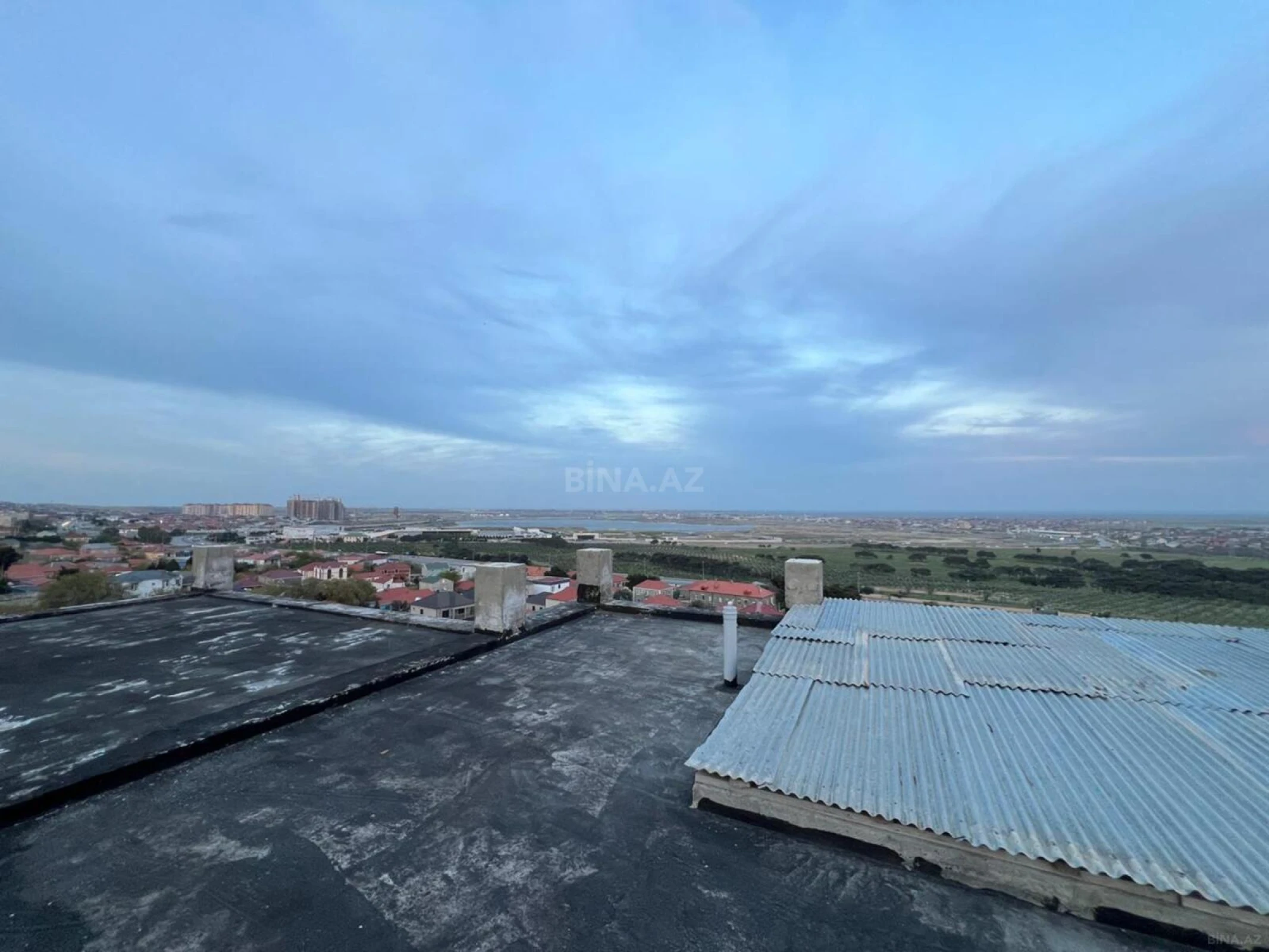 Satılır 12 otaqlı həyət evi 1000 m²