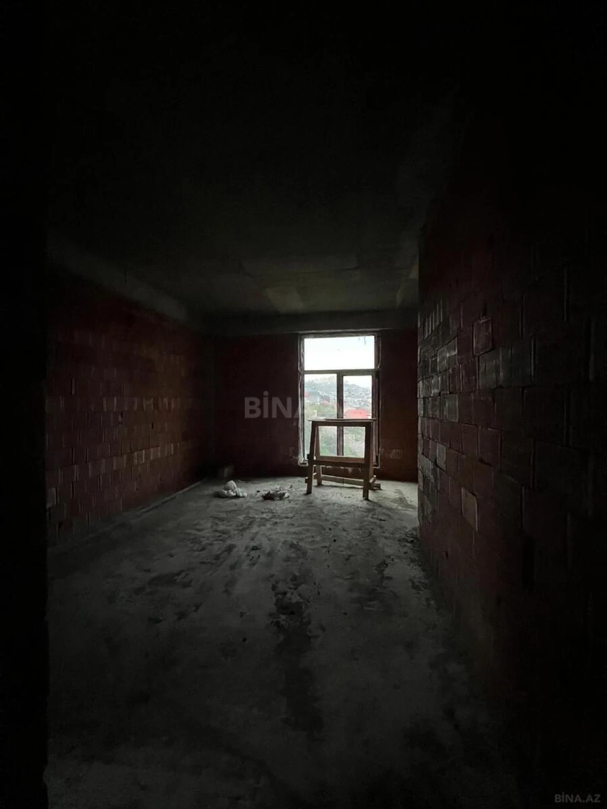 Satılır 12 otaqlı həyət evi 1000 m²