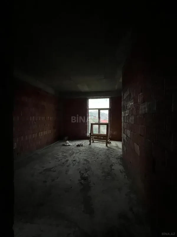 Satılır 12 otaqlı həyət evi 1000 m²