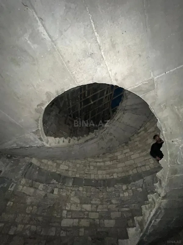 Satılır 12 otaqlı həyət evi 1000 m²