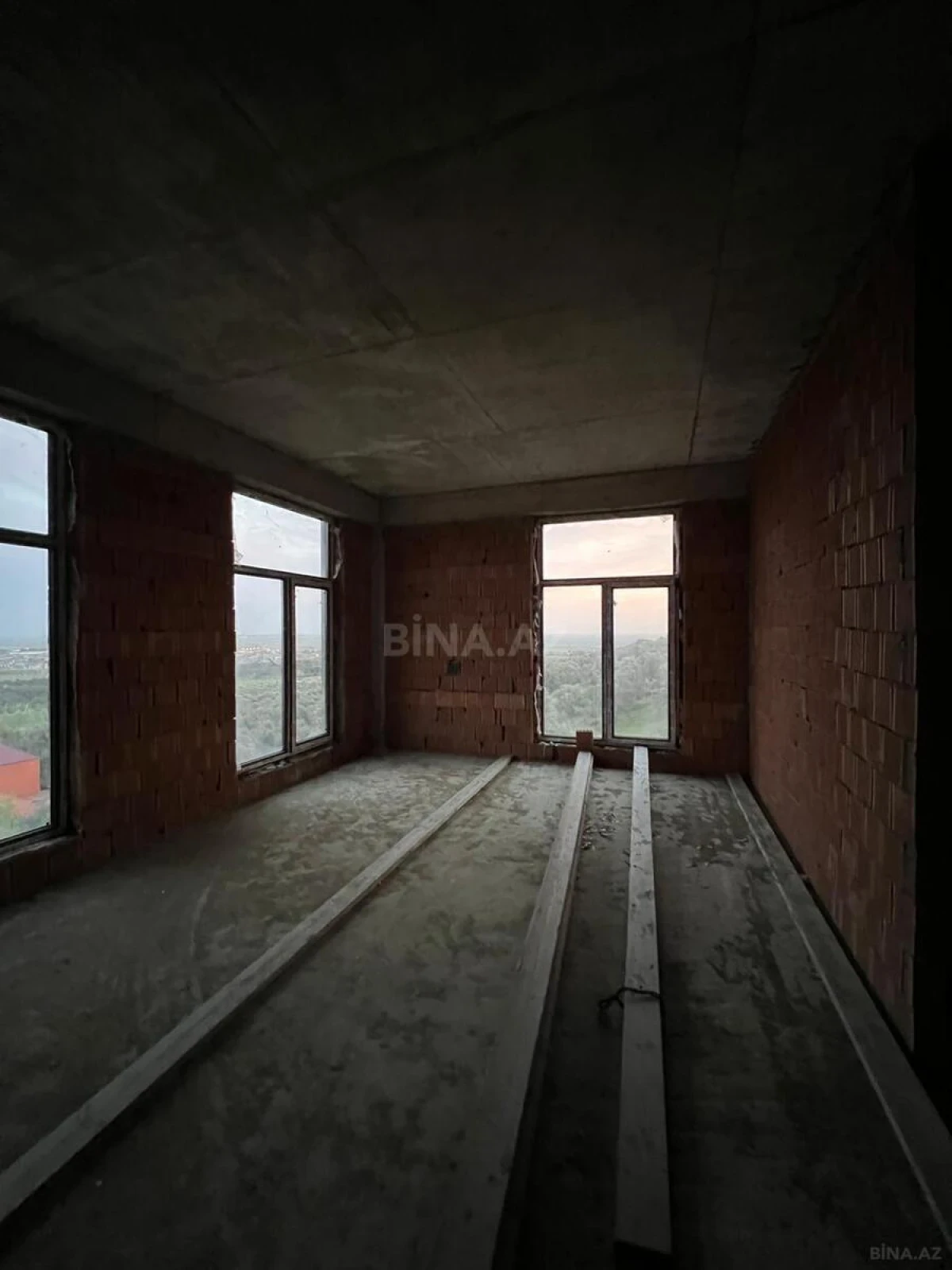 Satılır 12 otaqlı həyət evi 1000 m²