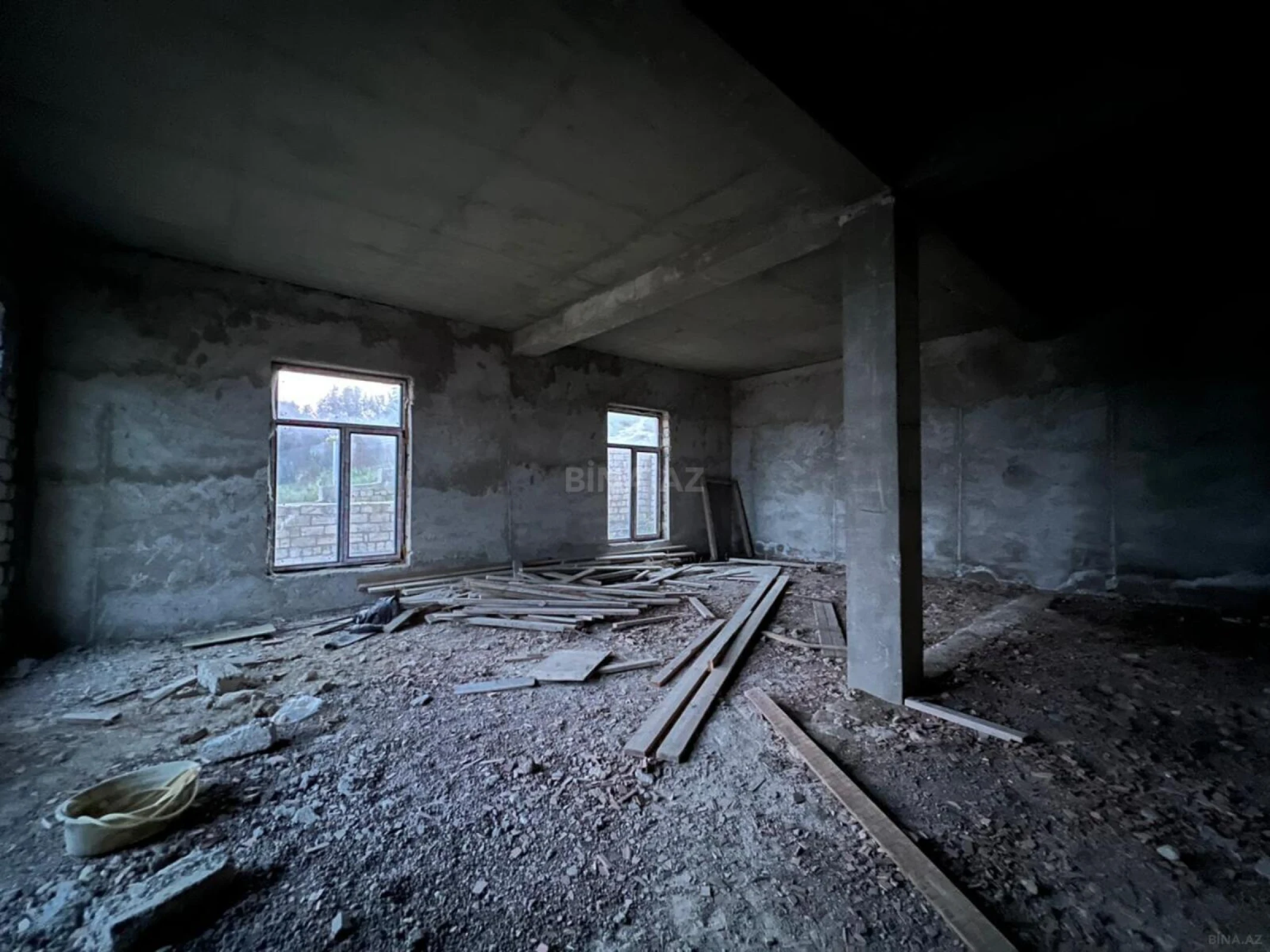 Satılır 12 otaqlı həyət evi 1000 m²