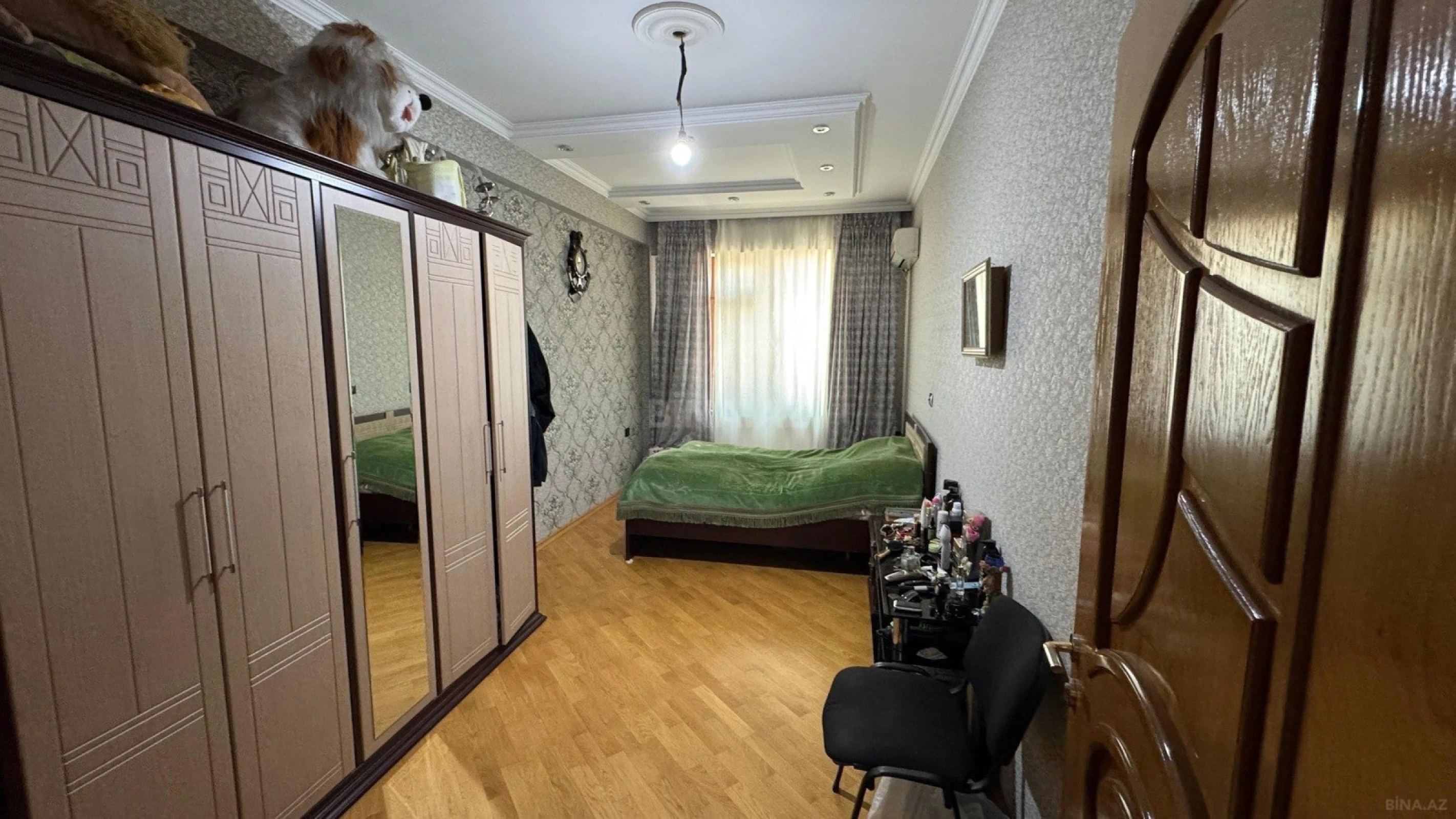 Satılır 4 otaqlı mənzil 135 m²