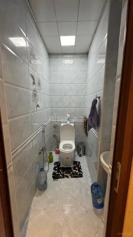 Satılır 4 otaqlı mənzil 135 m²