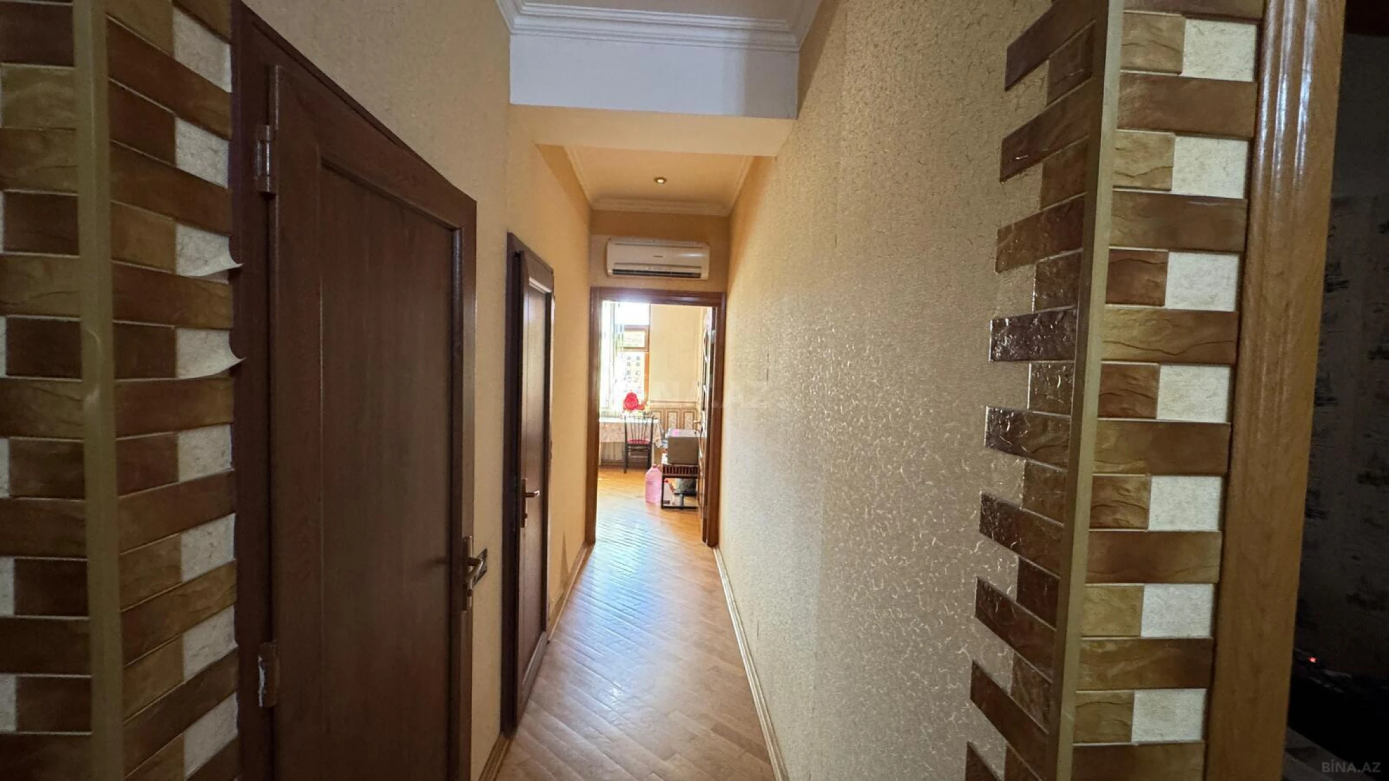 Satılır 4 otaqlı mənzil 135 m²