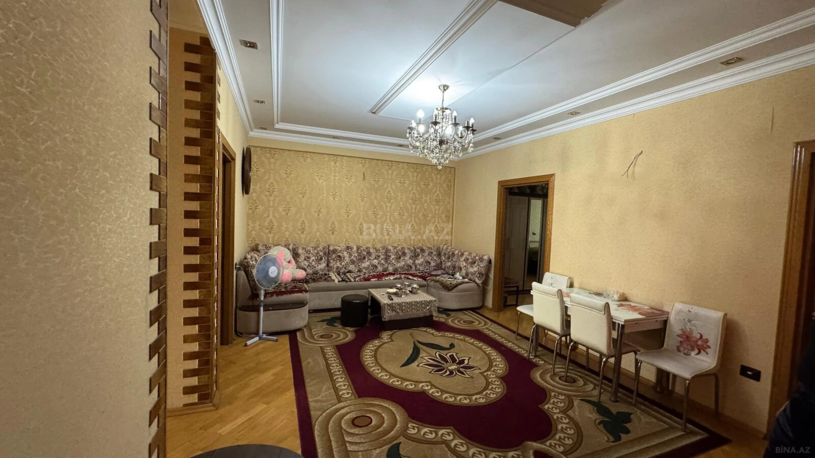 Satılır 4 otaqlı mənzil 135 m²