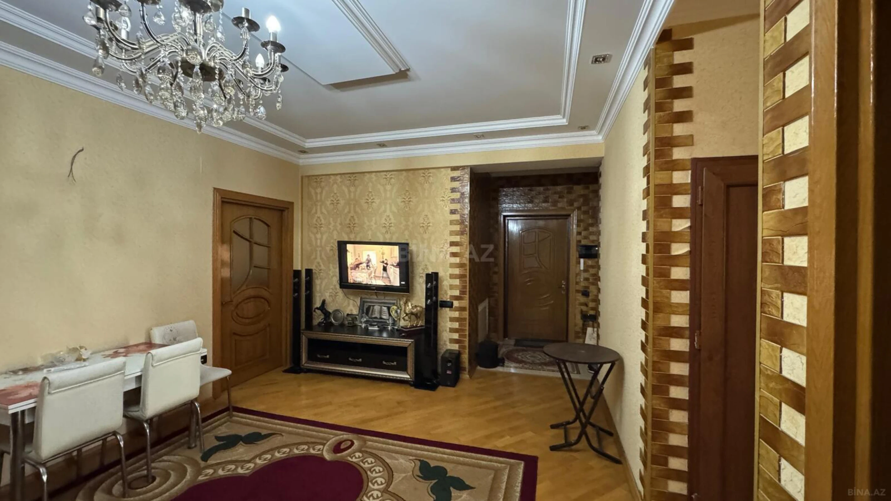Satılır 4 otaqlı mənzil 135 m²