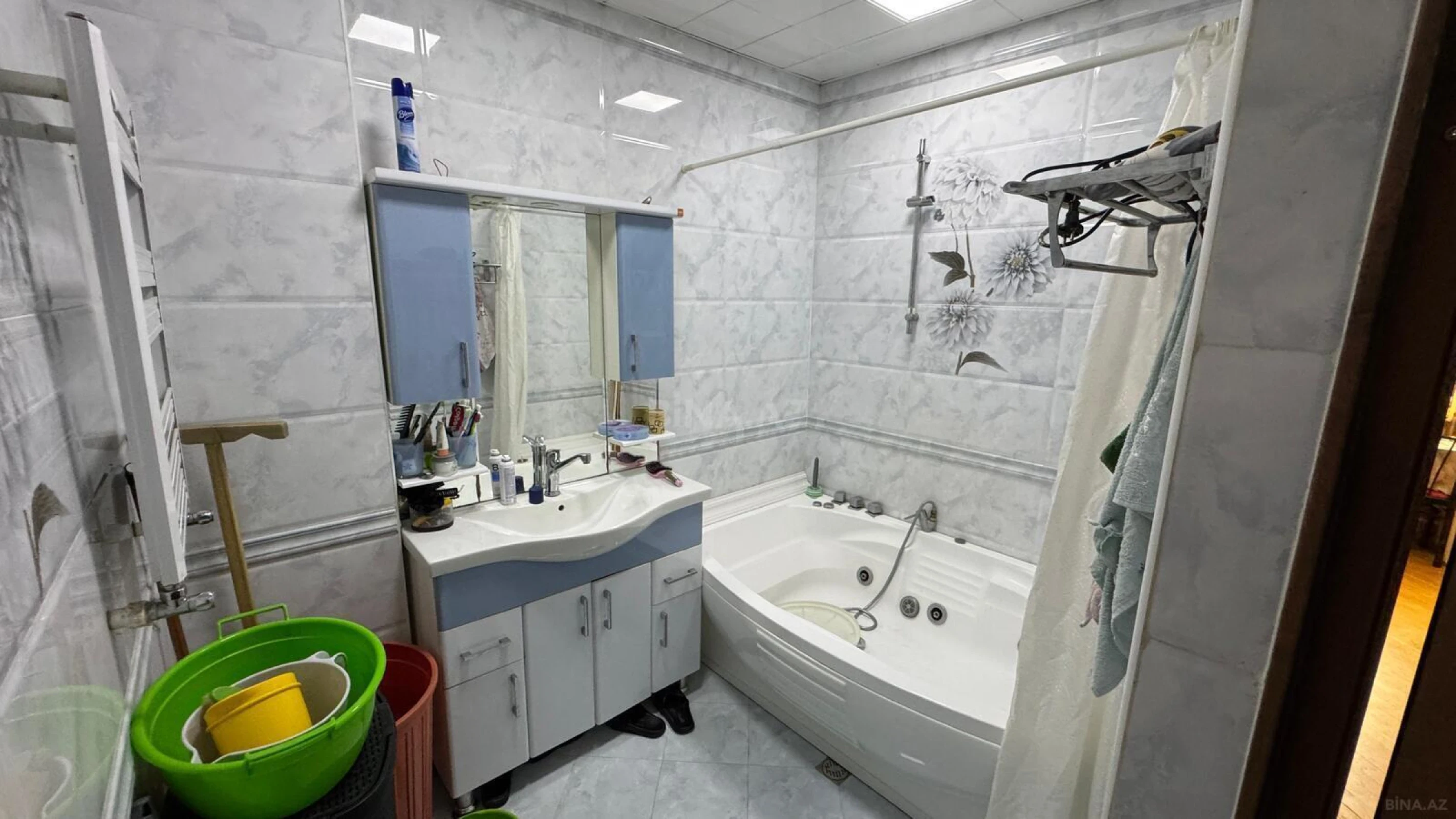 Satılır 4 otaqlı mənzil 135 m²