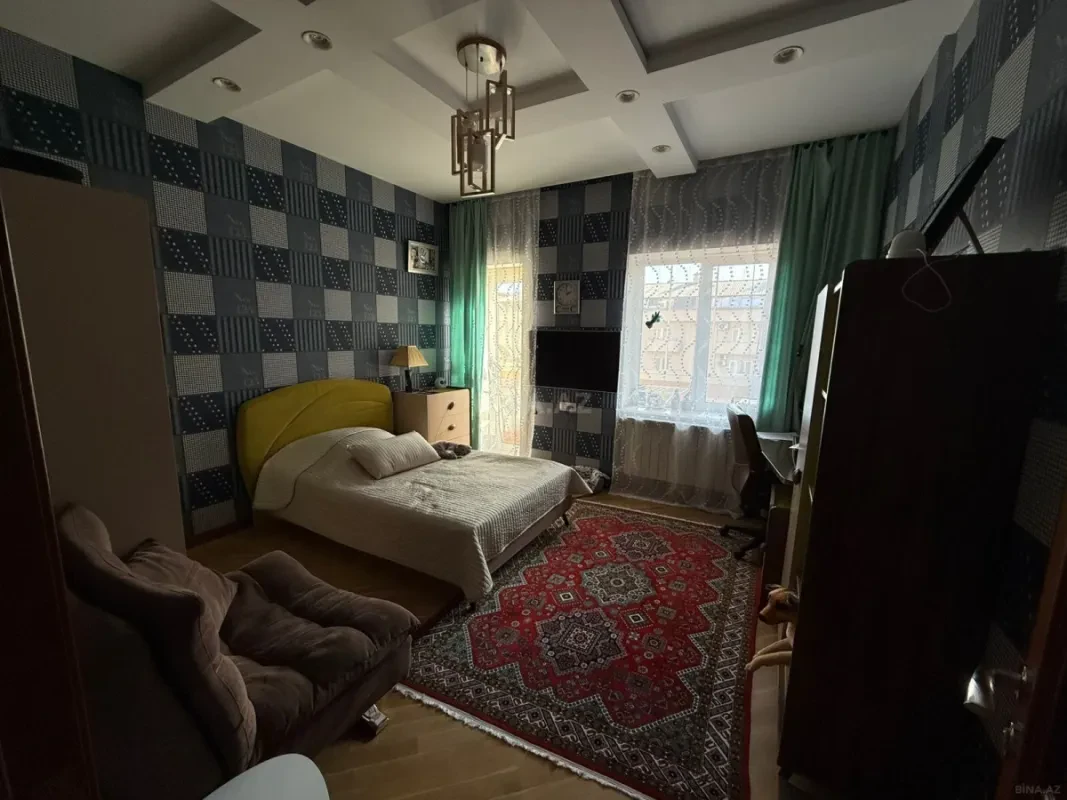 Satılır 4 otaqlı mənzil 160 m²