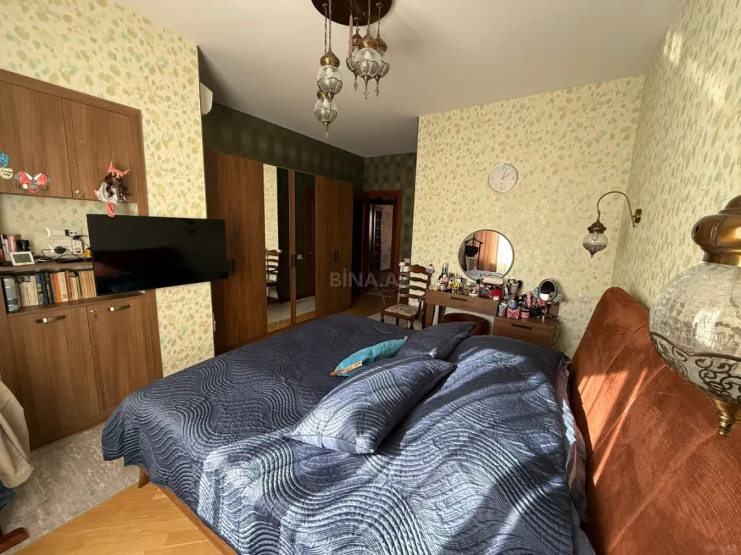 Satılır 4 otaqlı mənzil 160 m²