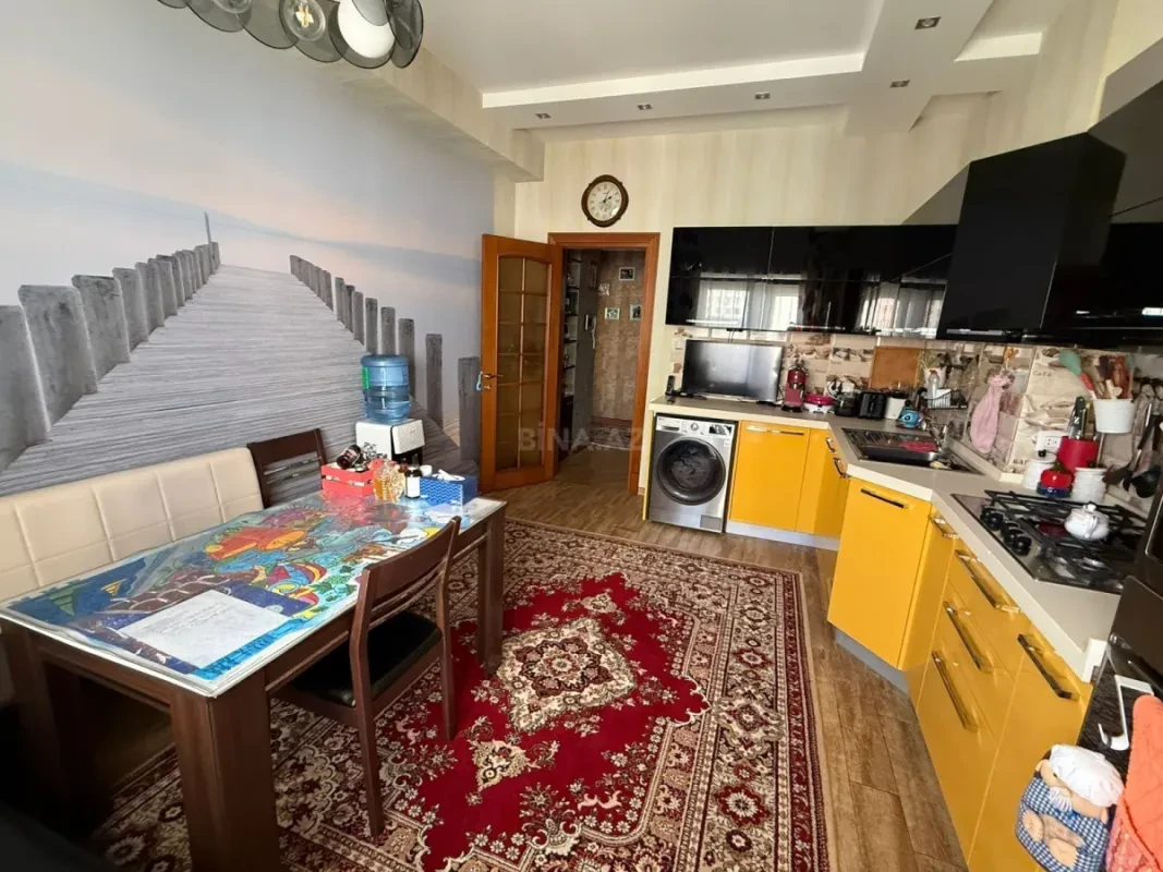 Satılır 4 otaqlı mənzil 160 m²