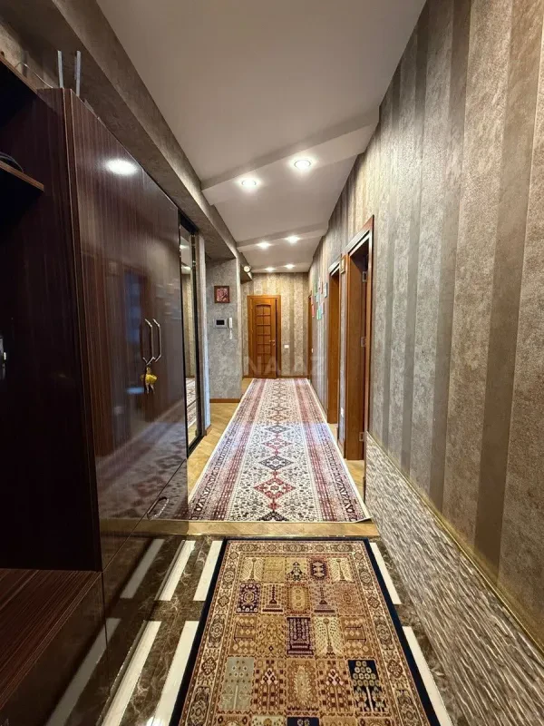 Satılır 4 otaqlı mənzil 160 m²