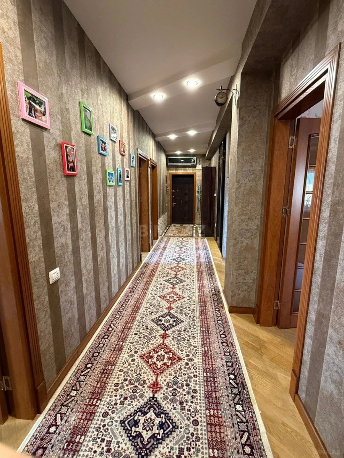 Satılır 4 otaqlı mənzil 160 m²