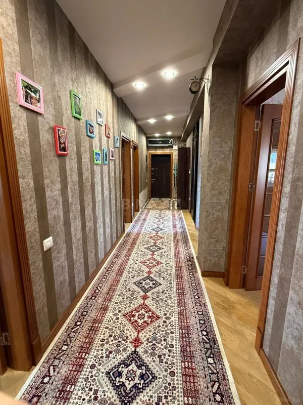 Satılır 4 otaqlı mənzil 160 m²