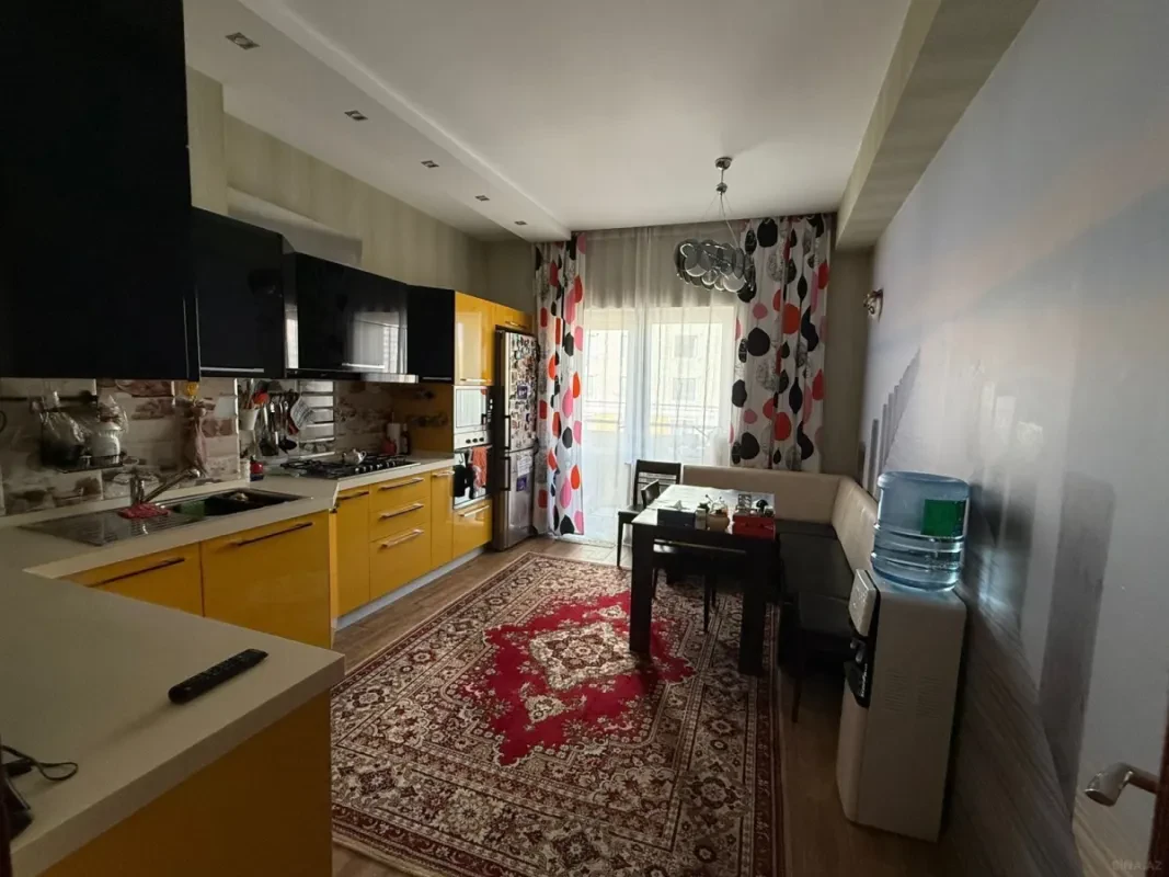 Satılır 4 otaqlı mənzil 160 m²