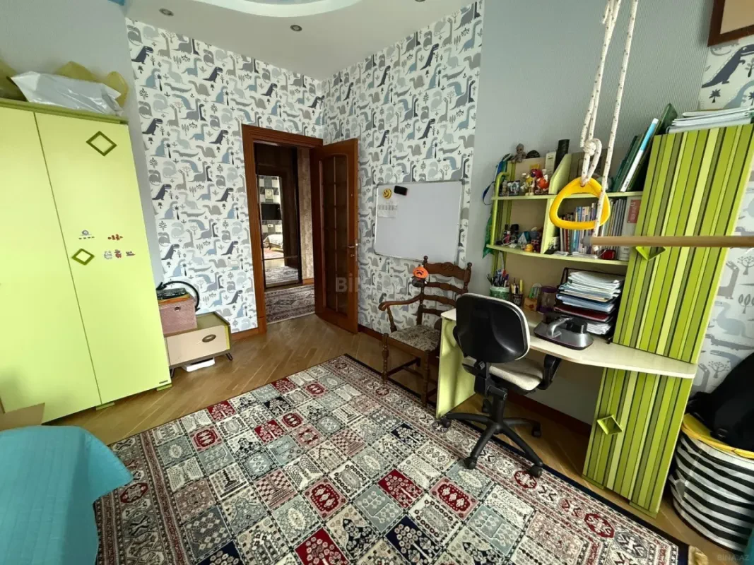 Satılır 4 otaqlı mənzil 160 m²