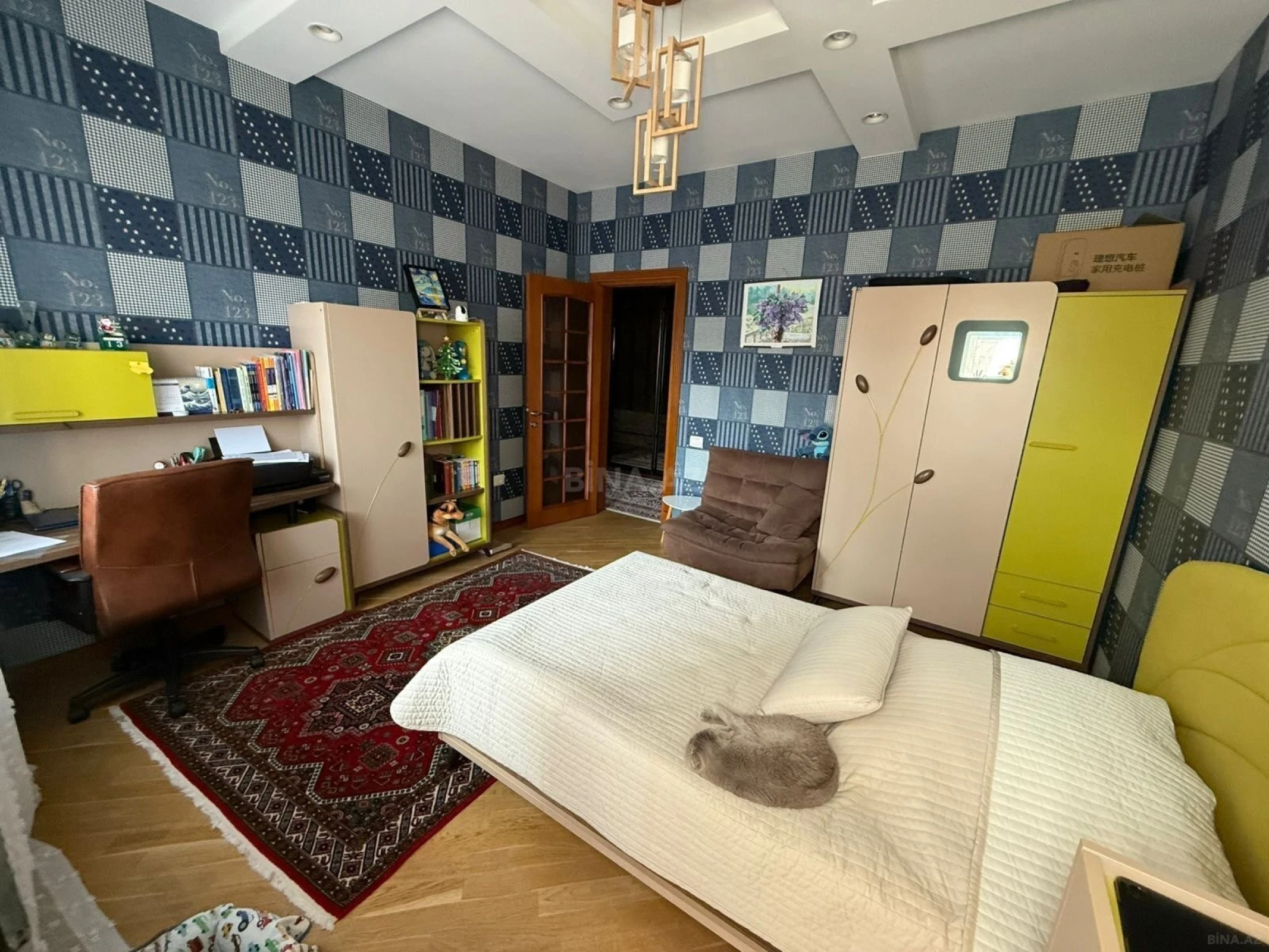 Satılır 4 otaqlı mənzil 160 m²