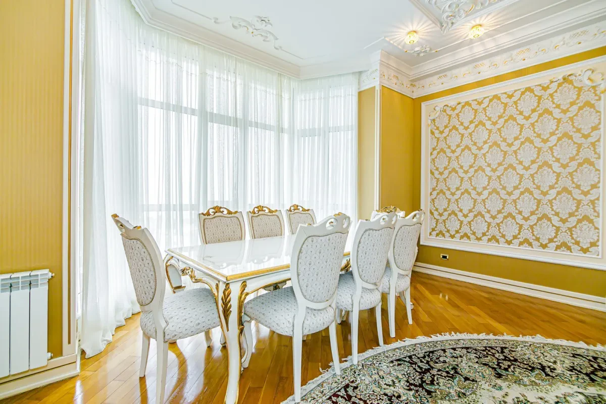 Kirayə verilir 3 otaqlı mənzil 130 m²