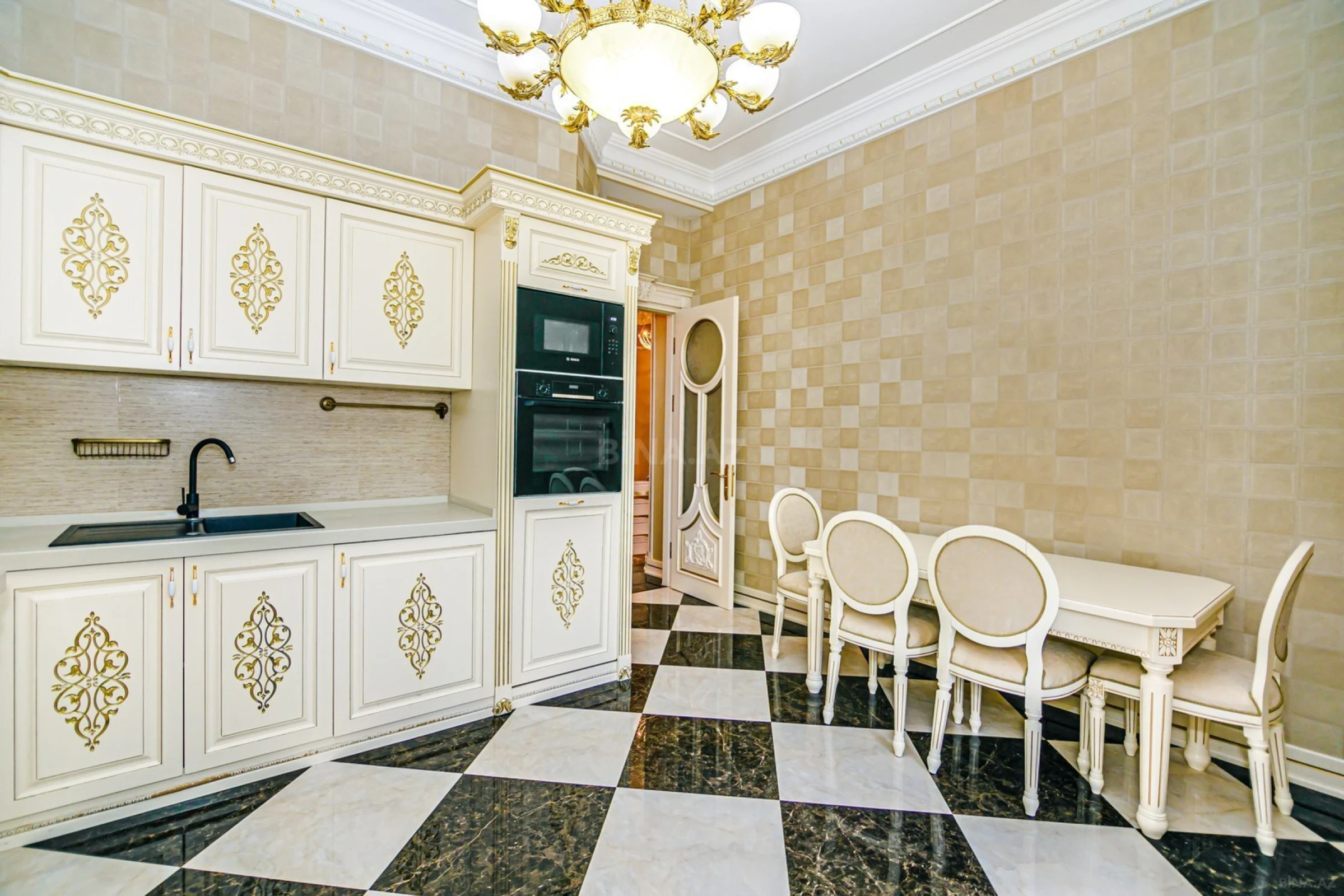 Kirayə verilir 3 otaqlı mənzil 130 m²