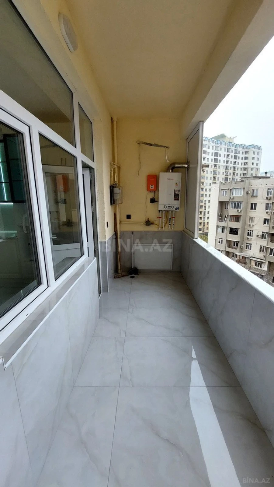 Satılır 3 otaqlı mənzil 107 m²