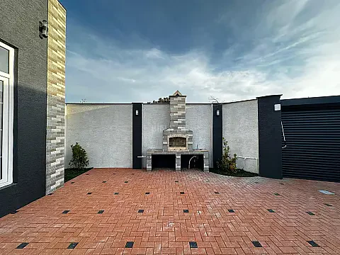 Satılır 4 otaqlı həyət evi 140 m²