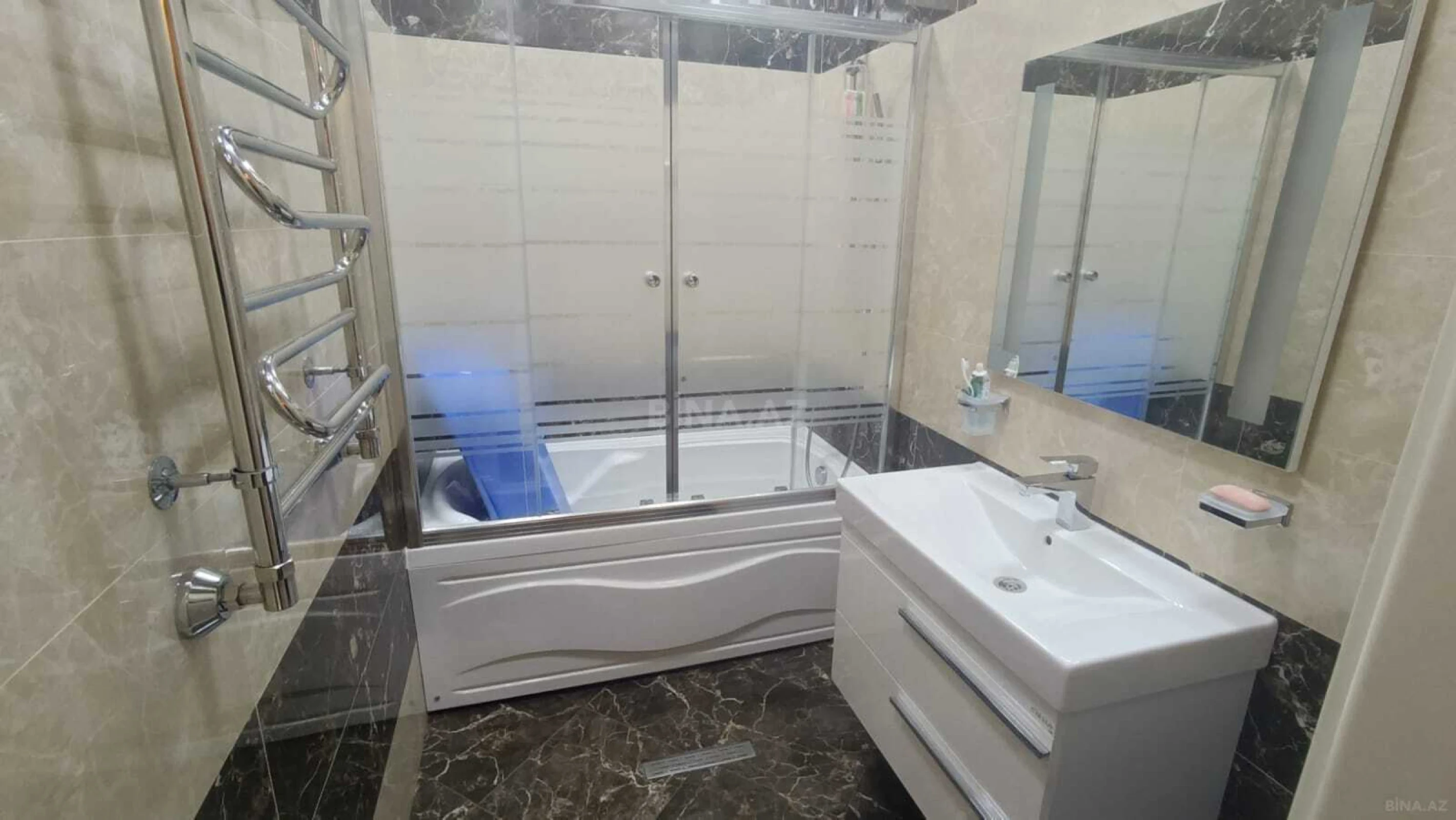 Satılır 3 otaqlı mənzil 102 m²