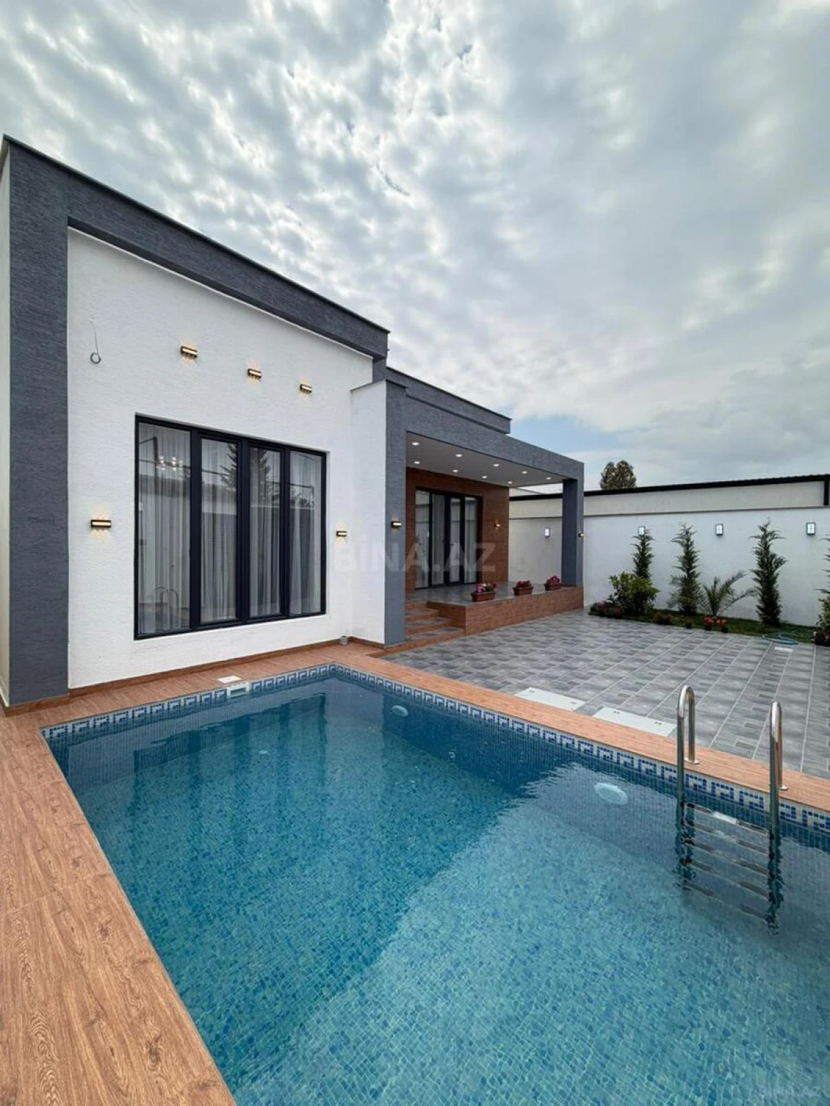 Satılır 4 otaqlı həyət evi 155 m²