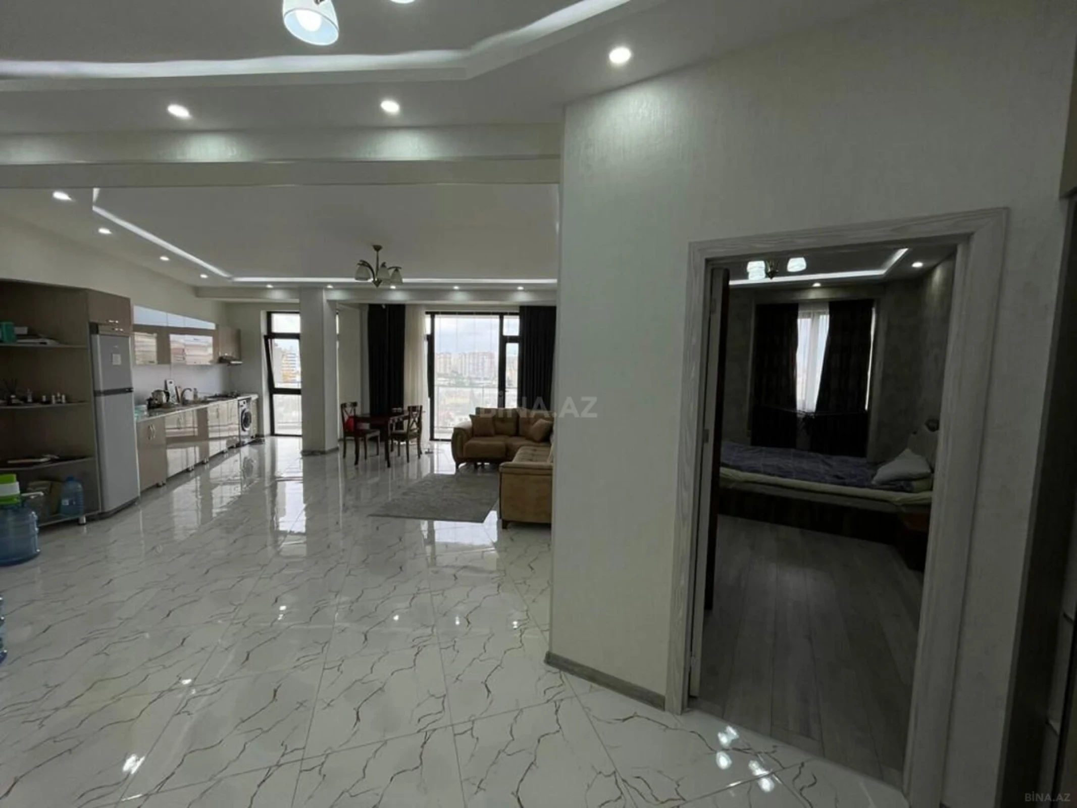 Kirayə verilir 2 otaqlı mənzil 100 m²