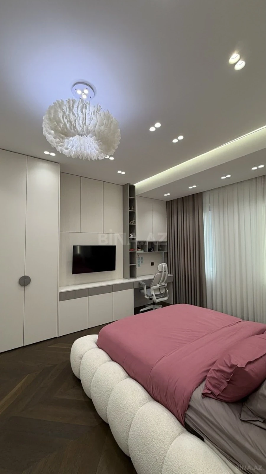 Satılır 4 otaqlı mənzil 328 m²