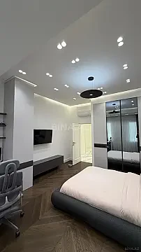 Satılır 4 otaqlı mənzil 328 m²