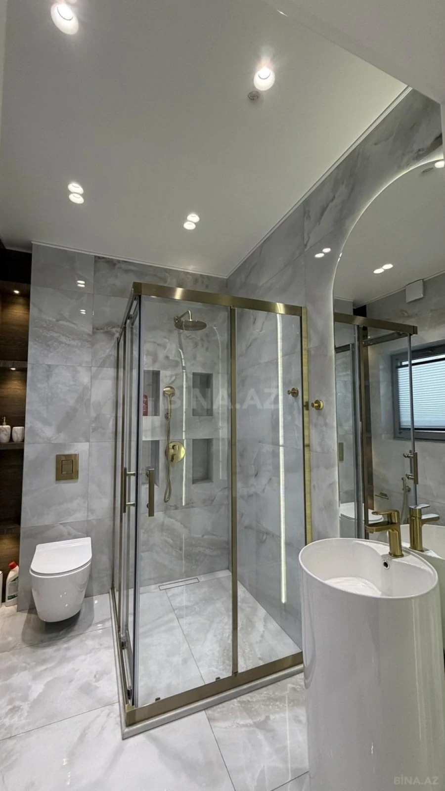 Satılır 4 otaqlı mənzil 328 m²