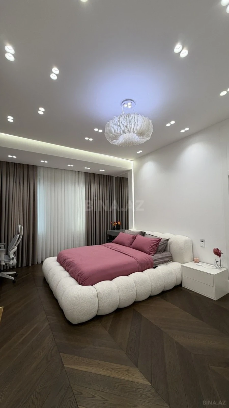 Satılır 4 otaqlı mənzil 328 m²