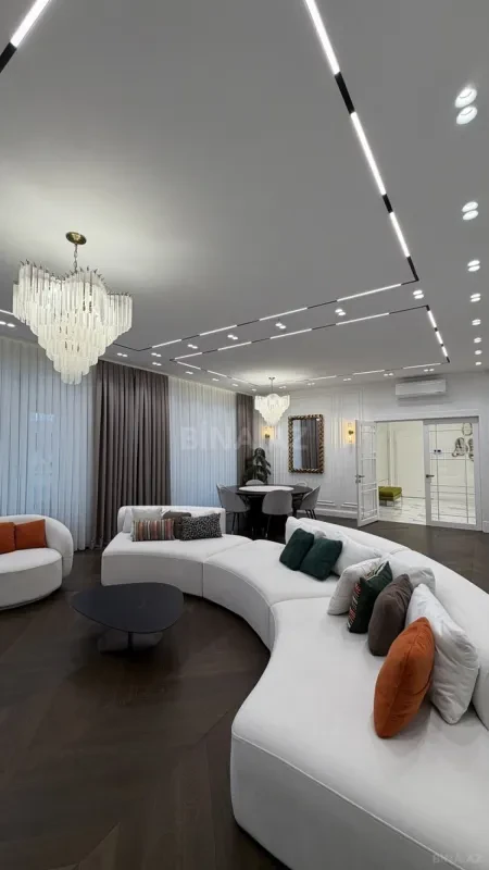 Satılır 4 otaqlı mənzil 328 m²